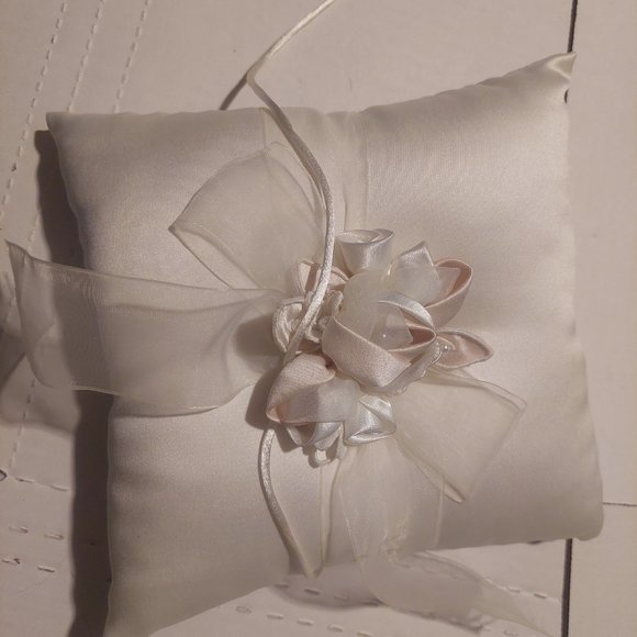 Pillow and garter - Picture 7 of 11